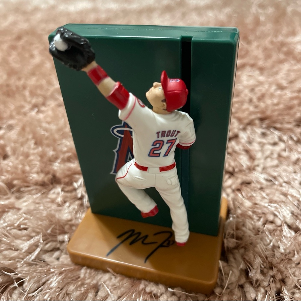 Mike Trout NIB 2015 Figurine “The Wall Catch”  Los Angeles Angels  Baseball MLB